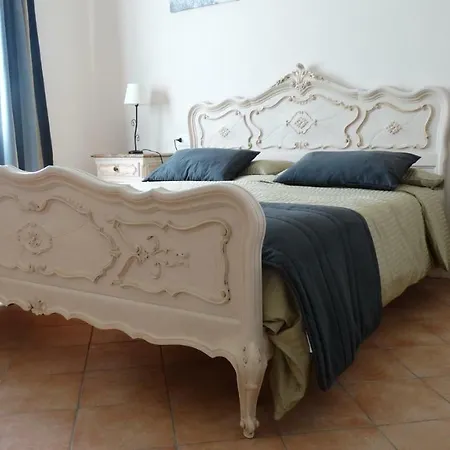 Проживание в семье Corte Di Langa